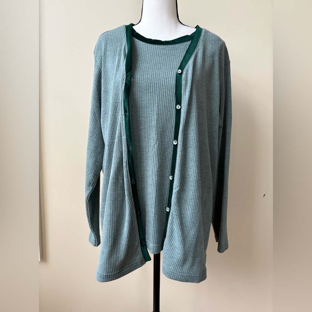 2 PEICE SET! Green Button-Front Cardigan and Sleeveless Blouse - Size L